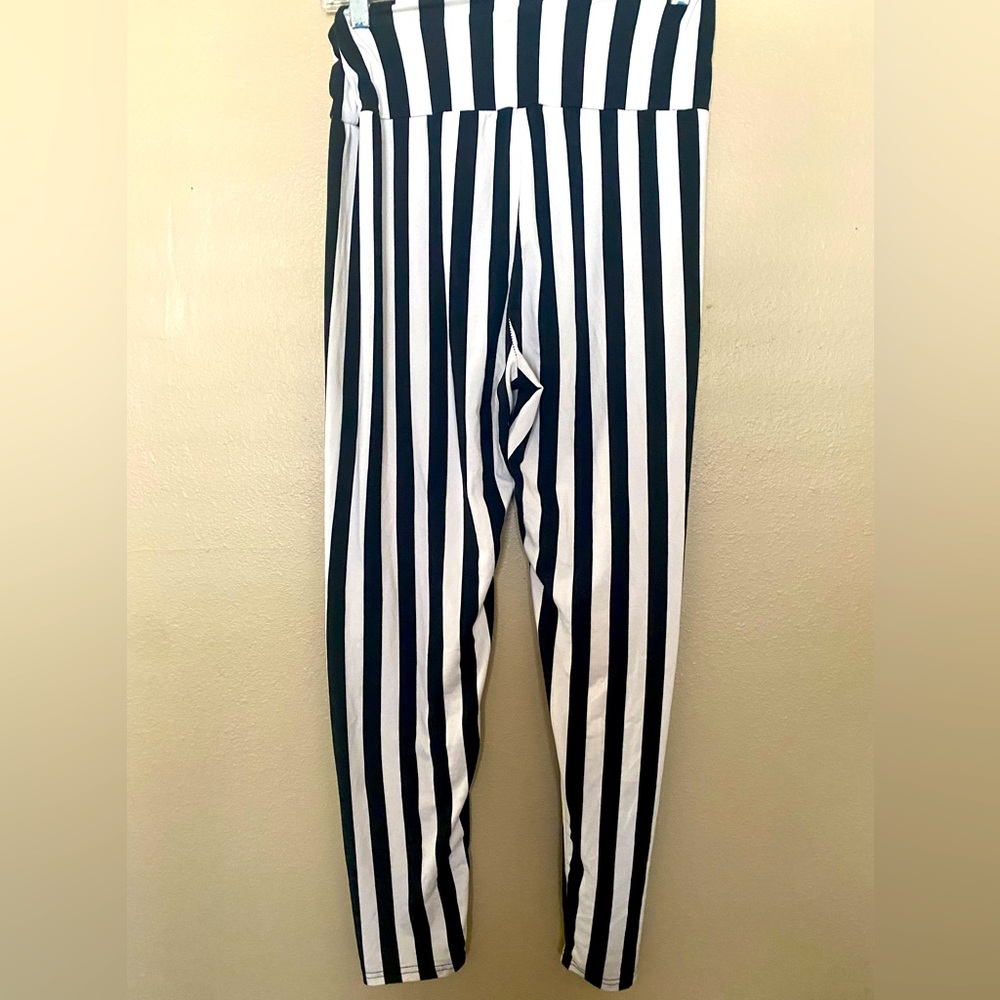SHEIN vertical striped leggings